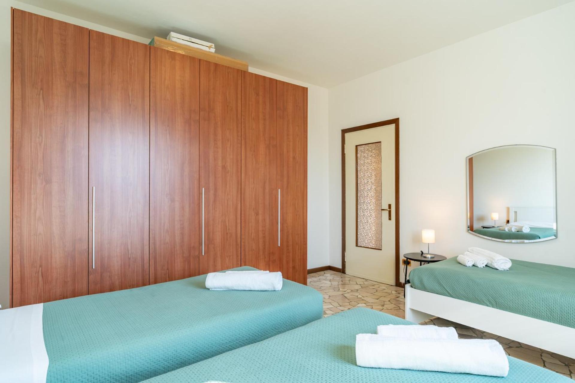 Spacious Apartment With Panoramic Views In Lecco Exterior foto
